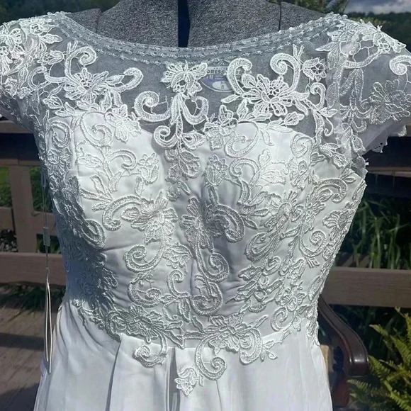 Wedding dress. Size 10. Seems to run small. - Picture 2 of 12